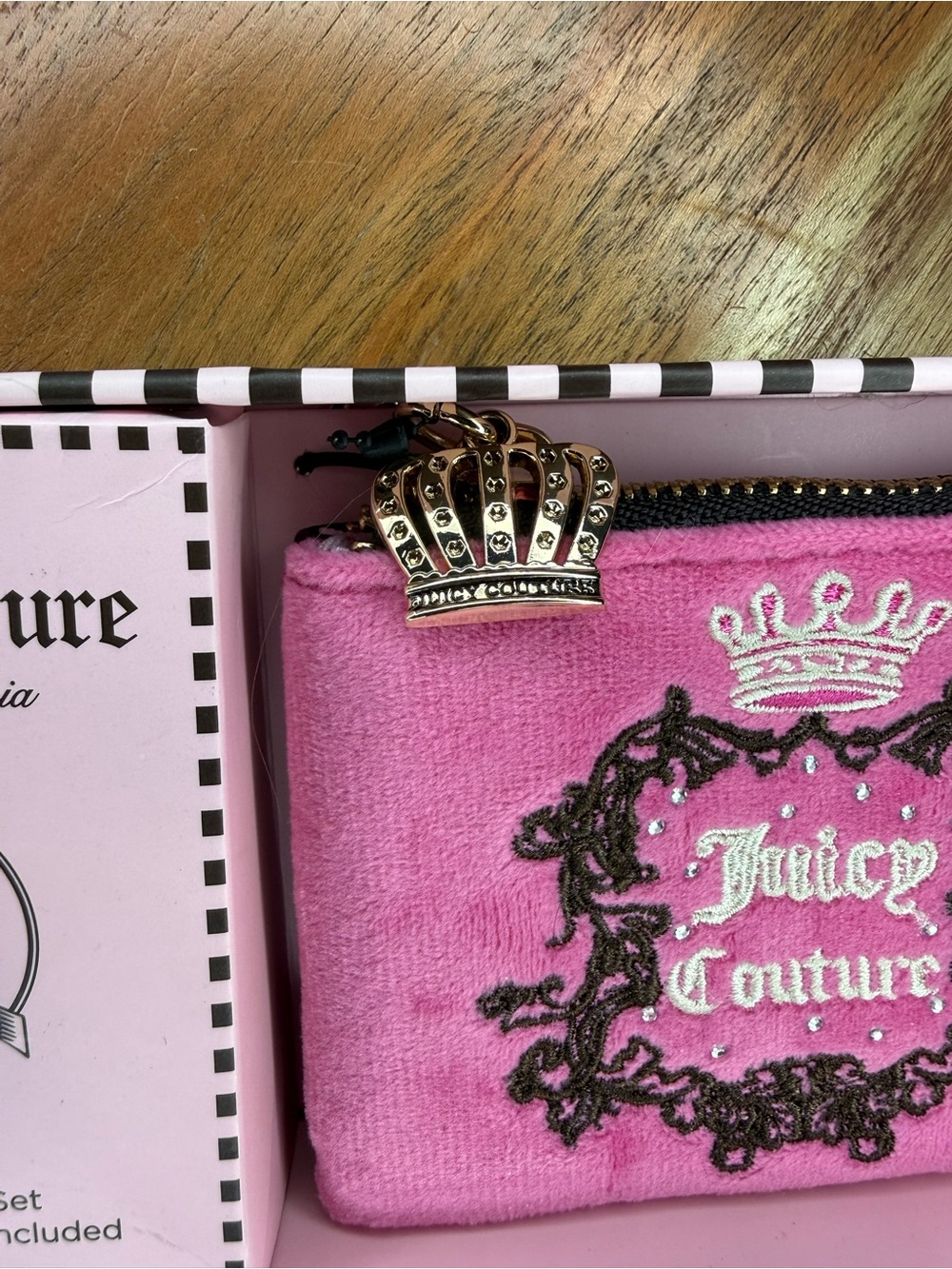 Juicy Couture Limited Edition Heritage Set Pink Velour Wristlet Coin Purse NWT - Picture 5 of 5